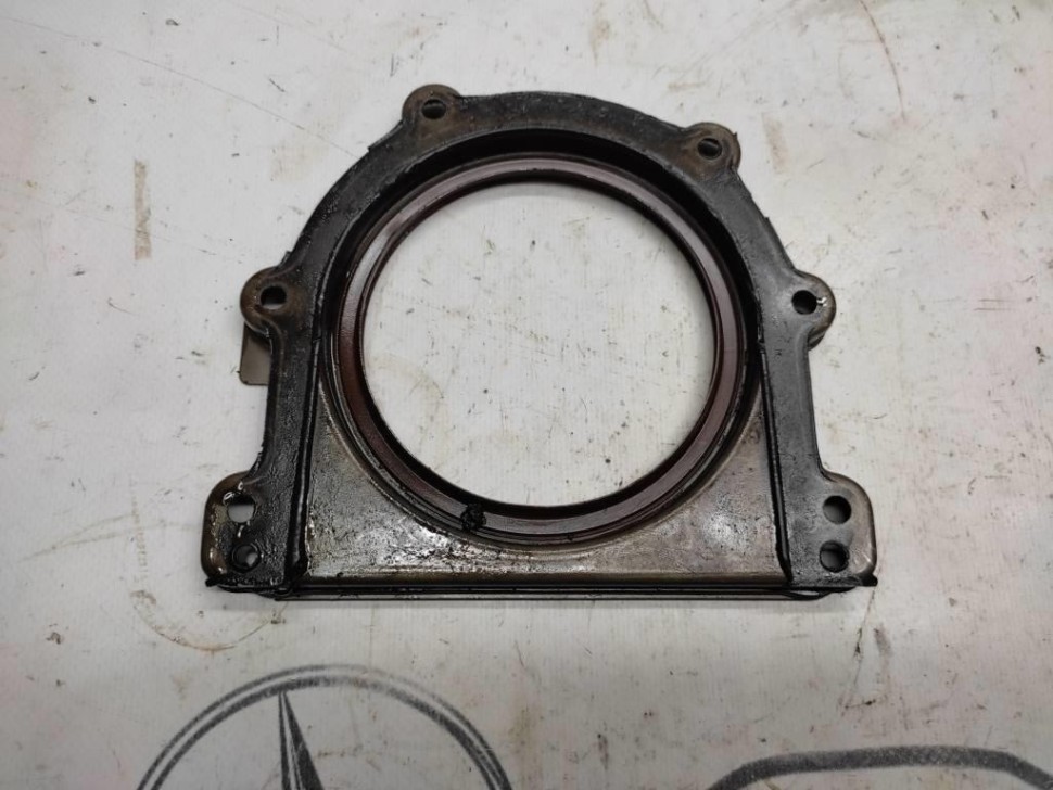 Крышка заднего сальника коленвала MERCEDES-BENZ C-класс W204/S204/С204 рестайлинг (2011 - 2015) фото 1 — Разборка Мерседес