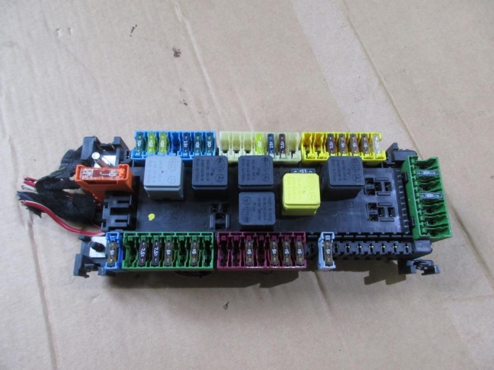 Блок предохранителей MERCEDES-BENZ M-класс W166 (2011 - 2015) фото 1 — Разборка Мерседес