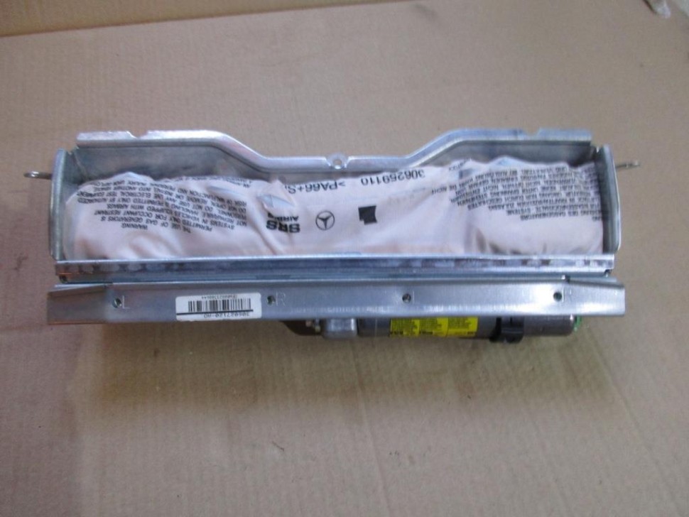 Подушка безопасности коленная MERCEDES-BENZ C-класс W204/S204 (2006 - 2011) фото 1 — Разборка Мерседес