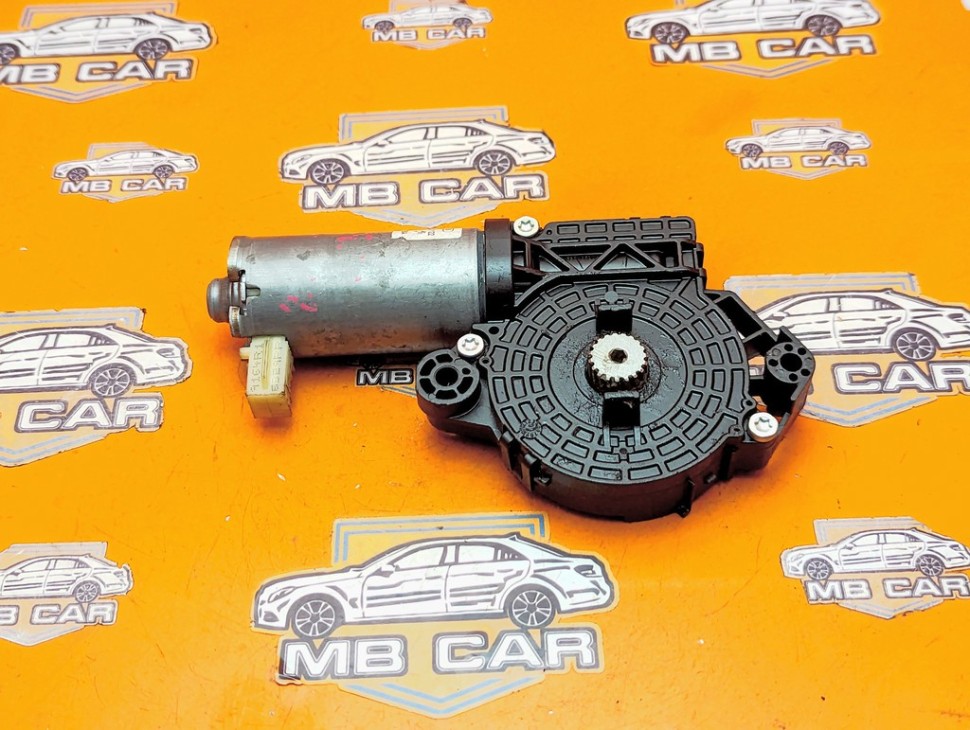 Моторчик шторки панарамной крыши MERCEDES-BENZ GLC-класс X253 (2015 - 2019) фото 1 — Разборка Мерседес