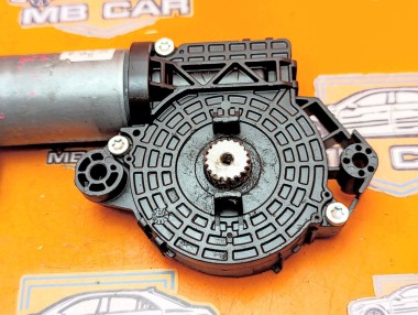 Моторчик шторки панарамной крыши MERCEDES-BENZ GLC-класс X253 (2015 - 2019) — Разборка Мерседес