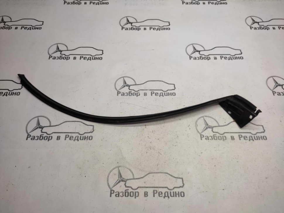 Уплотнитель стекла двери MERCEDES-BENZ SLK-класс R170 (1996 - 2000) фото 1 — Разборка Мерседес