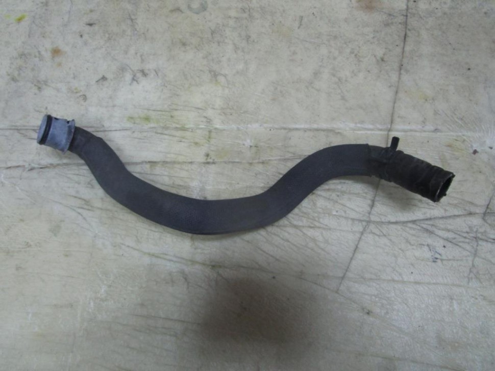 Патрубок ОЖ MERCEDES-BENZ CLS-класс C218/X218 рестайлинг (2014 - 2017) фото 1 — Разборка Мерседес