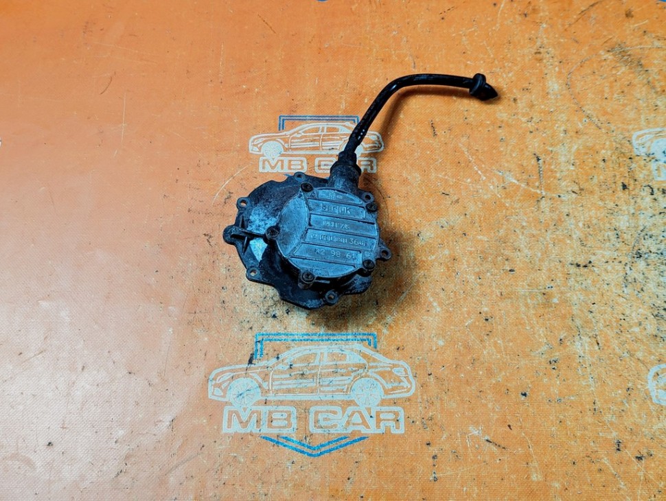 Насос вакуумный MERCEDES-BENZ C-класс W202/S202 рестайлинг (1997 - 2001) фото 1 — Разборка Мерседес