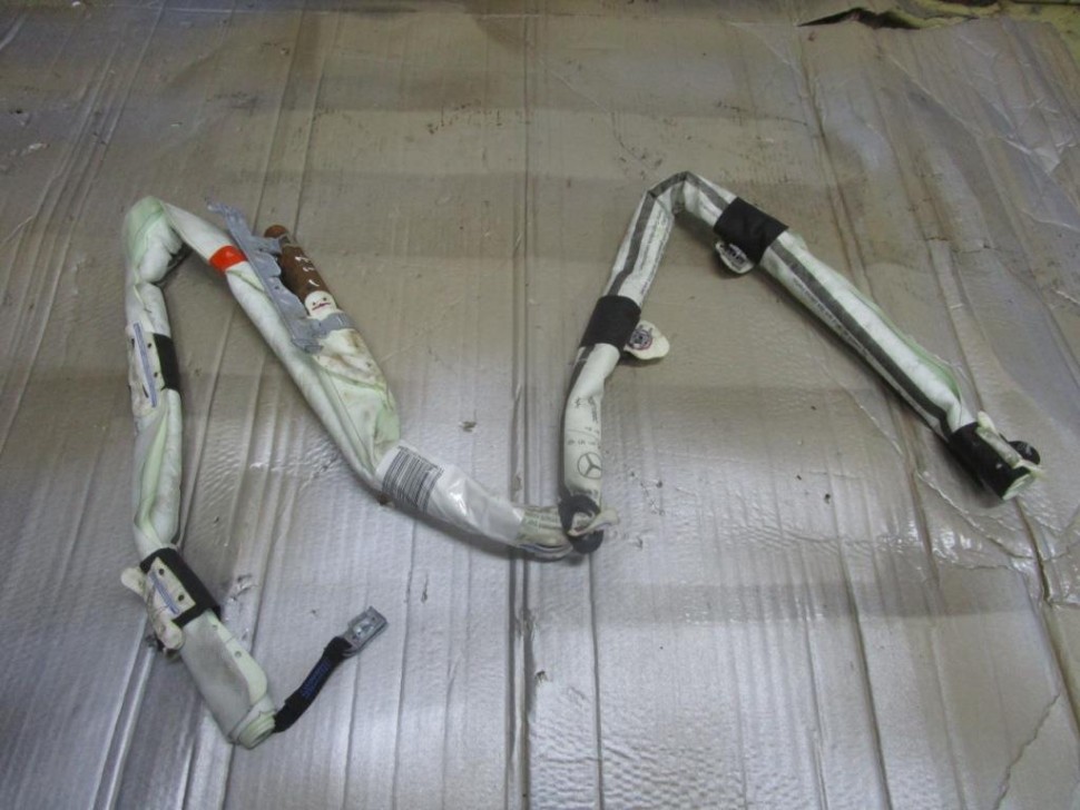 Шторка безопасности правая MERCEDES-BENZ CLA-класс C117/X117 (2013 - 2016) фото 1 — Разборка Мерседес