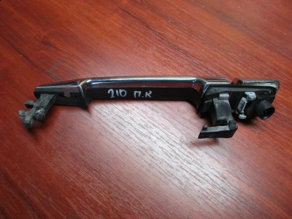 Ручка двери наружняя MERCEDES-BENZ E-класс W210/S210 (1995 - 1999) фото 1 — Разборка Мерседес