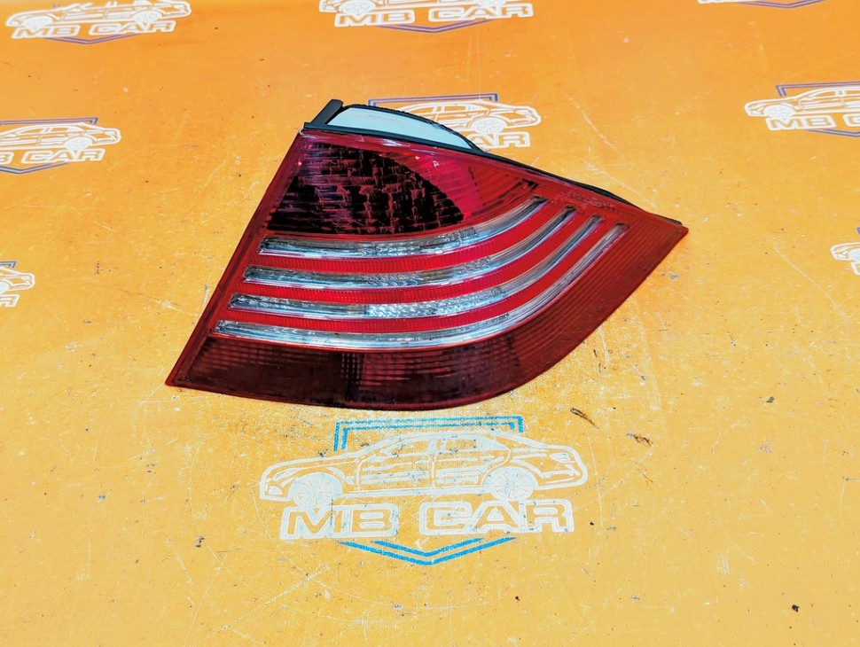 Фонарь задний правый MERCEDES-BENZ S-класс W220 (1998 - 2005) фото 1 — Разборка Мерседес