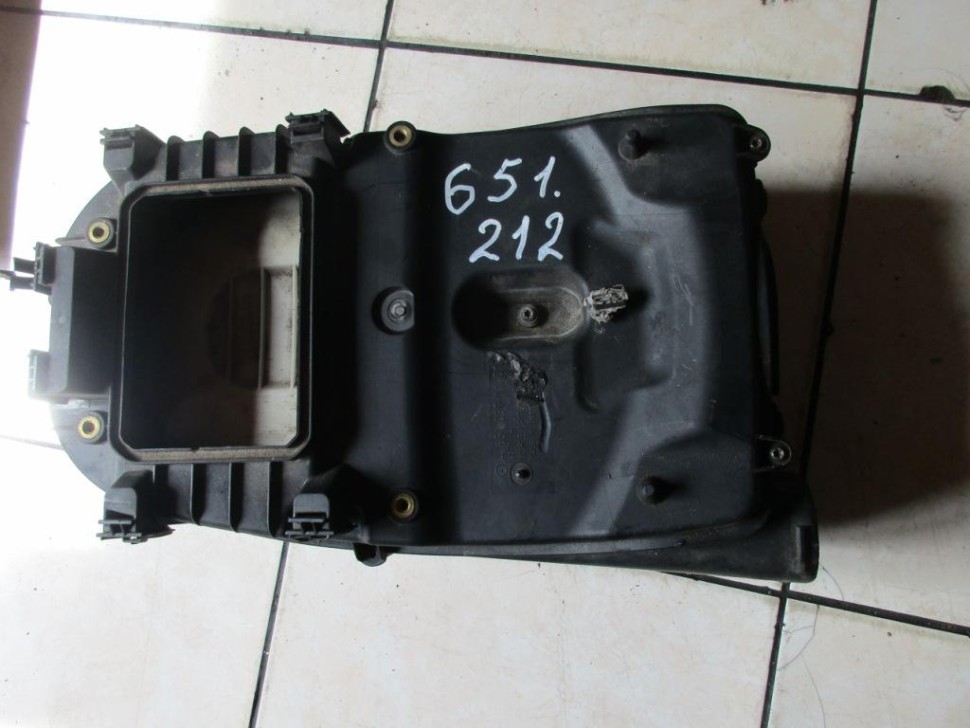 Корпус воздушного фильтра MERCEDES-BENZ E-класс W212/S212/C207/A207 (2009 - 2013) фото 1 — Разборка Мерседес