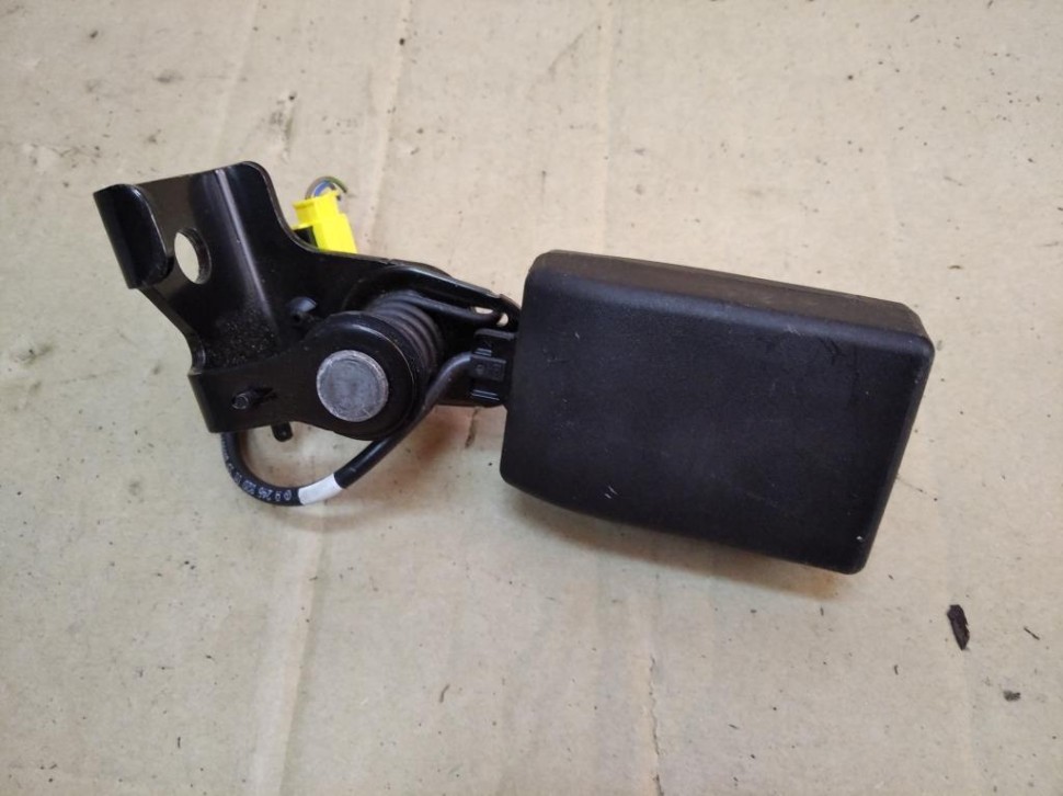 Замок ремня безопасности MERCEDES-BENZ GLA-класс X156 рестайлинг (2017 - 2020) фото 1 — Разборка Мерседес