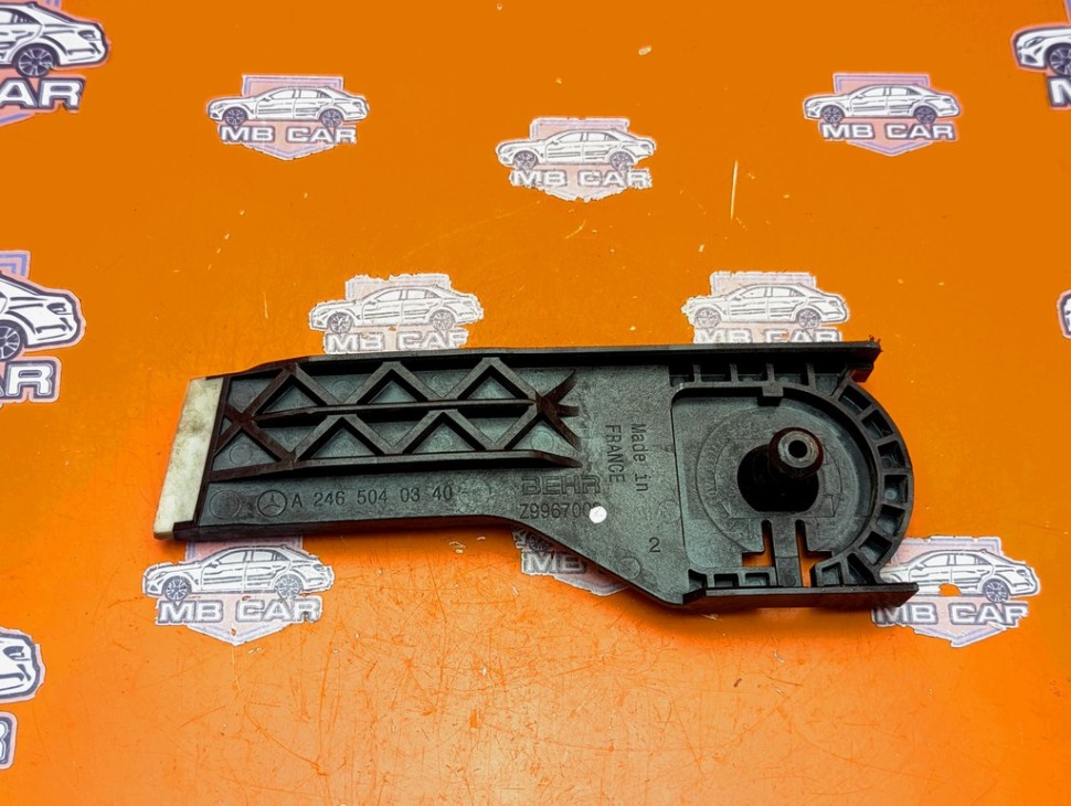 Кронштейн радиатора MERCEDES-BENZ CLA-класс C117/X117 (2013 - 2016) фото 1 &mdash; Разборка Мерседес