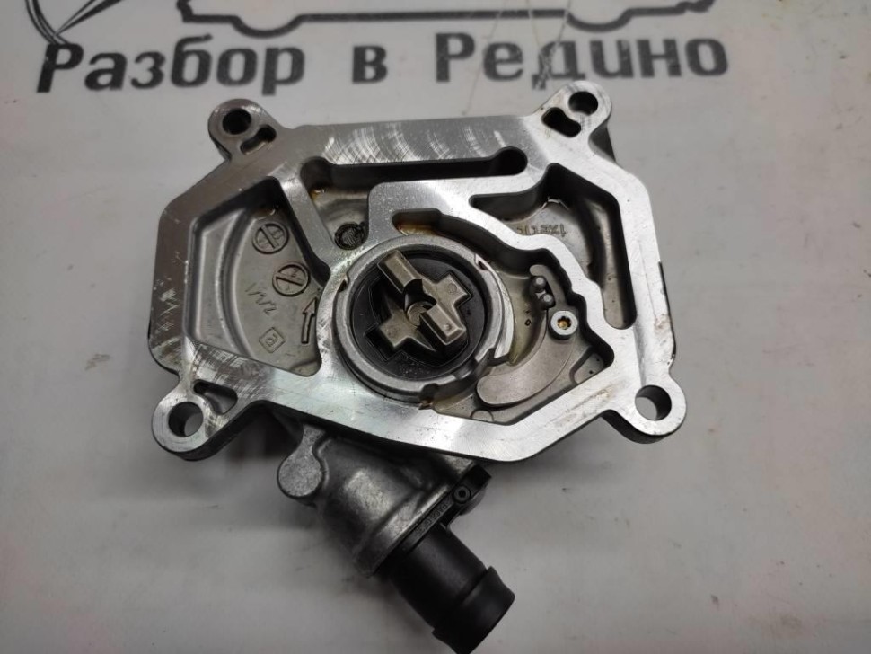 Насос вакуумный MERCEDES-BENZ A-класс W176 (2012 - 2015) фото 1 — Разборка Мерседес