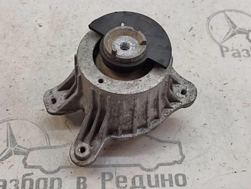 Опора двигателя MERCEDES-BENZ C-класс W205/S205/C205/A205 (2014 - 2018) фото 1 — Разборка Мерседес