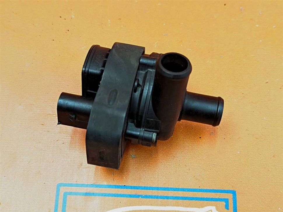 Насос циркуляционный MERCEDES-BENZ E-класс W211/S211 рестайлинг (2006 - 2009) фото 1 — Разборка Мерседес