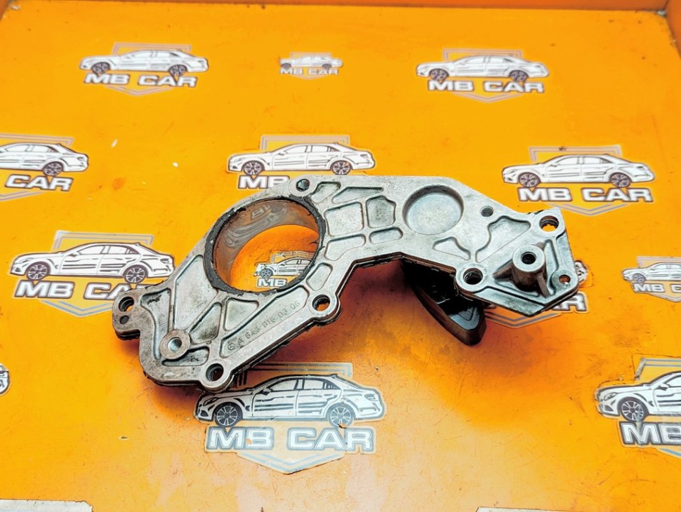 Крышка передняя ГБЦ MERCEDES-BENZ V-класс W639 (2003 - 2014) фото 1 &mdash; Разборка Мерседес