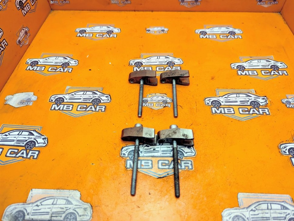 Кронштейн крепления форсунок MERCEDES-BENZ C-класс W203/S203/CL203 (2000 - 2004) фото 1 &mdash; Разборка Мерседес