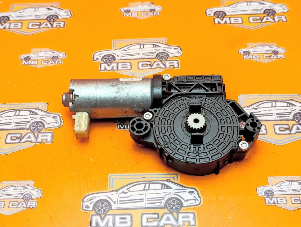 Моторчик шторки панарамной крыши MERCEDES-BENZ GLC-класс X253 (2015 - 2019) фото 1 — Разборка Мерседес