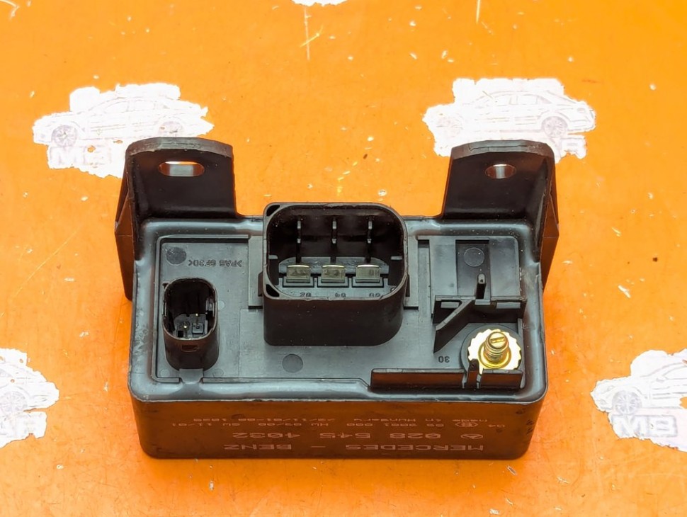 Реле свечей накала MERCEDES-BENZ S-класс W220 (1998 - 2005) фото 1 &mdash; Разборка Мерседес