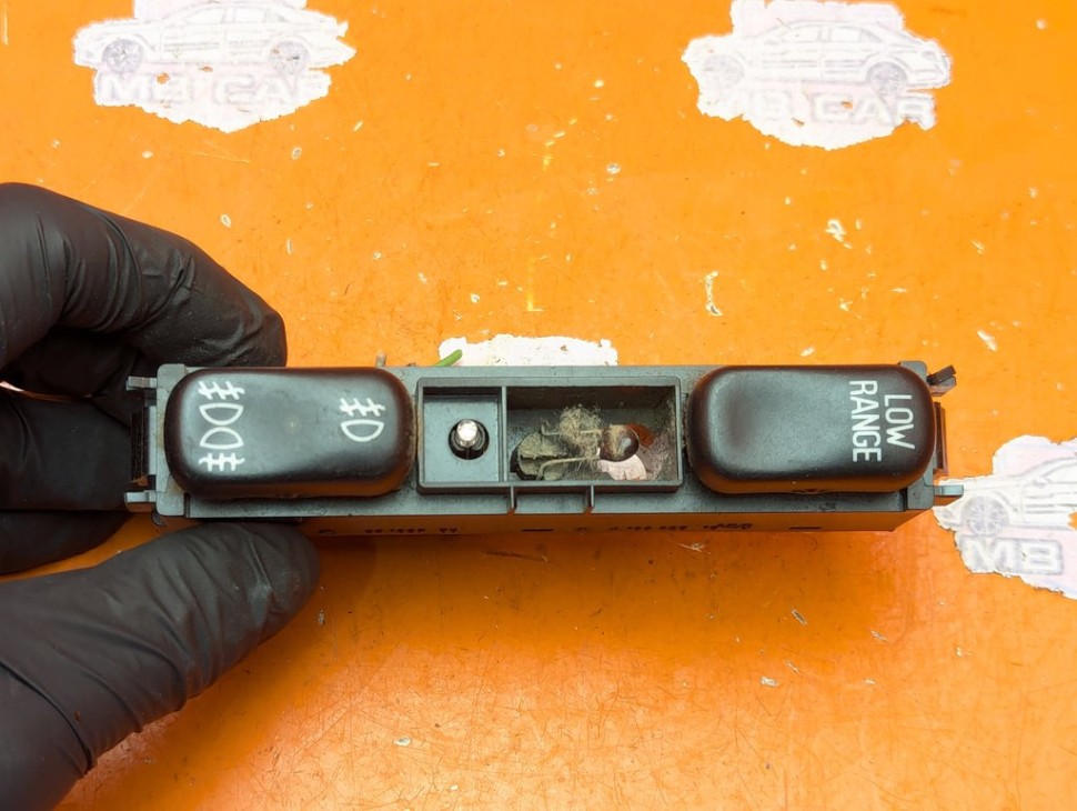 Кнопка блокировки мостов MERCEDES-BENZ M-класс W163 (1997 - 2001) фото 1 &mdash; Разборка Мерседес