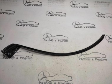Уплотнитель стекла двери MERCEDES-BENZ SLK-класс R170 (1996 - 2000) — Разборка Мерседес