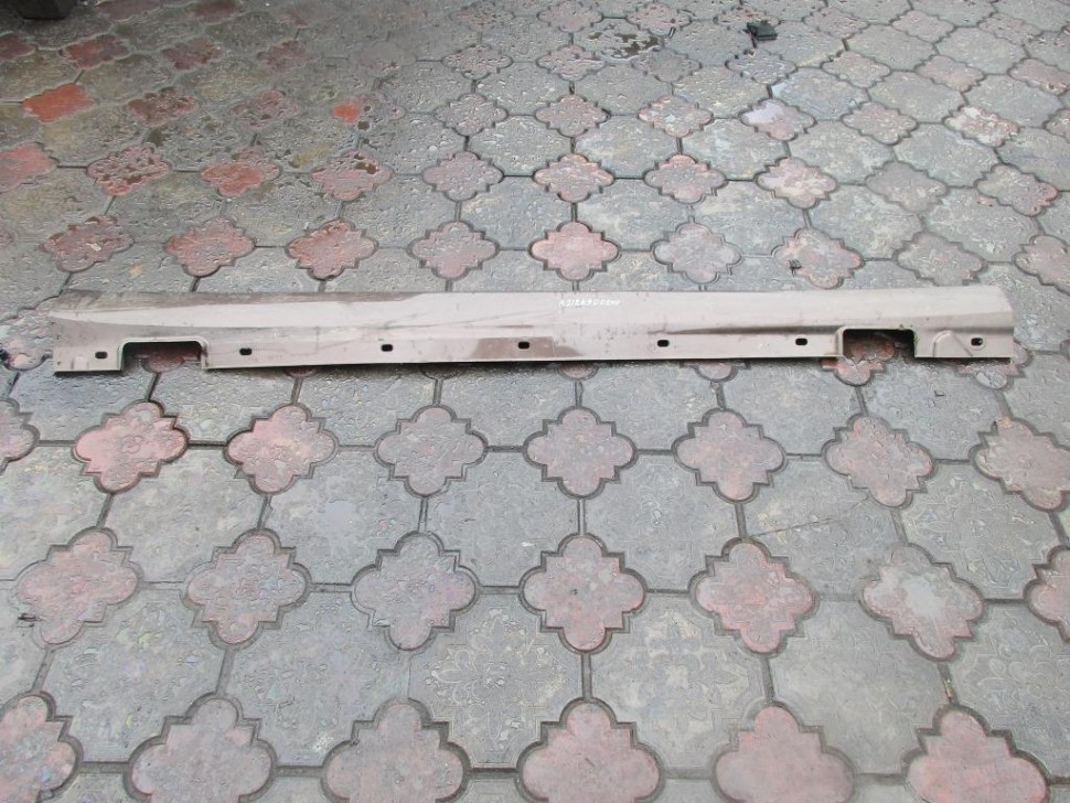 Порог пластиковый правый MERCEDES-BENZ E-класс W212/S212/C207/A207 (2009 - 2013) фото 1 — Разборка Мерседес