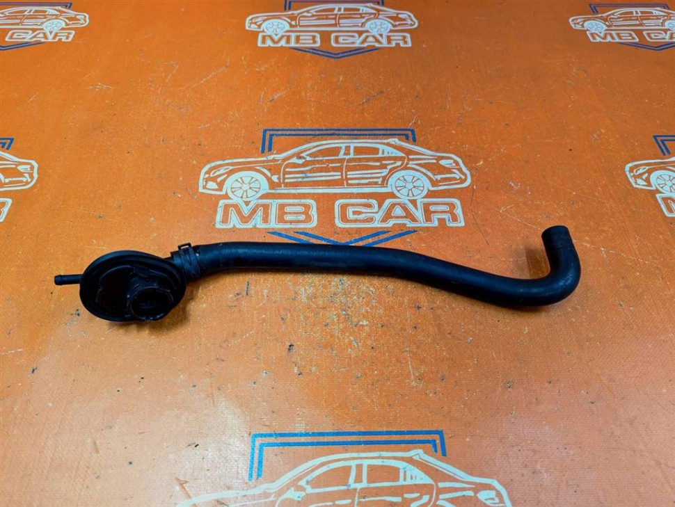 Патрубок ОЖ MERCEDES-BENZ CLS-класс C218/X218 рестайлинг (2014 - 2017) фото 1 — Разборка Мерседес