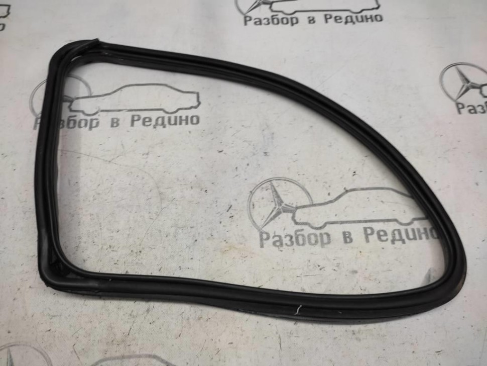Уплотнитель стекла MERCEDES-BENZ R-класс W251 (2005 - 2007) фото 1 — Разборка Мерседес