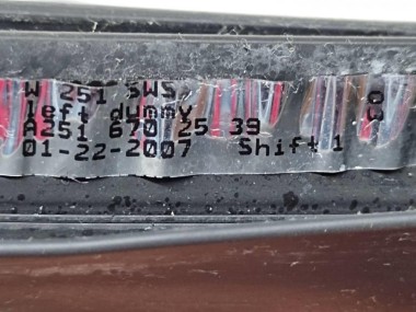 Уплотнитель стекла MERCEDES-BENZ R-класс W251 (2005 - 2007) — Разборка Мерседес