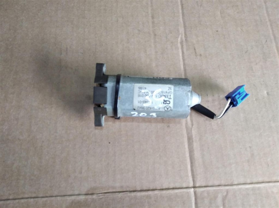 Моторчик регулировки сидений MERCEDES-BENZ C-класс W203/S203/CL203 (2000 - 2004) фото 1 — Разборка Мерседес