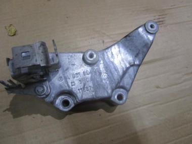 Кронштейн MERCEDES-BENZ C-класс W204/S204 (2006 - 2011) — Разборка Мерседес