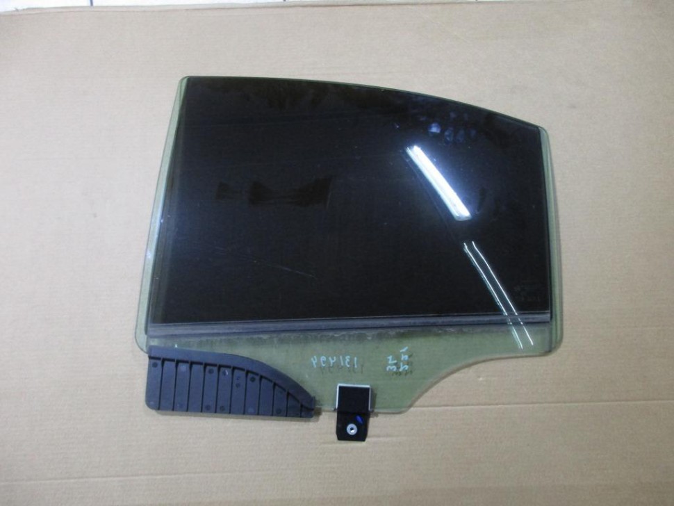 Стекло заднее левое MERCEDES-BENZ S-класс W221 рестайлинг (2009 - 2013) фото 1 — Разборка Мерседес