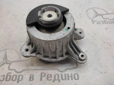 Опора двигателя MERCEDES-BENZ C-класс W205/S205/C205/A205 (2014 - 2018) — Разборка Мерседес