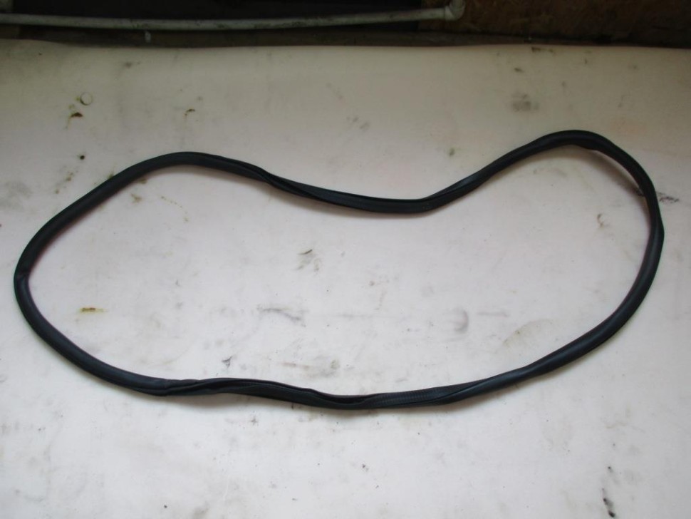 Уплотнитель крышки багажника MERCEDES-BENZ C-класс W205/S205/C205/A205 (2014 - 2018) фото 1 — Разборка Мерседес