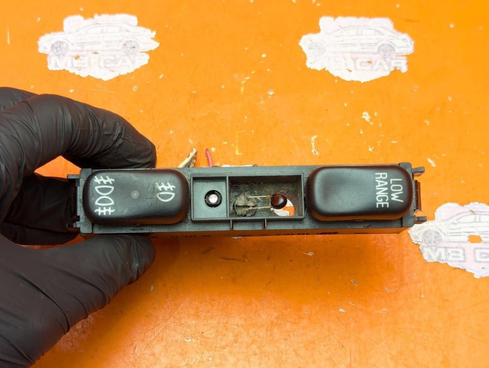 Кнопка блокировки мостов MERCEDES-BENZ M-класс W163 рестайлинг (2001 - 2005) фото 1 &mdash; Разборка Мерседес